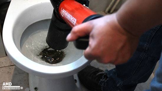 Entreprise débouchage wc intervention rapide pas cher avec pompe manuelle sur Charleroi, Namur, Mons, Brabant Wallon, Liège