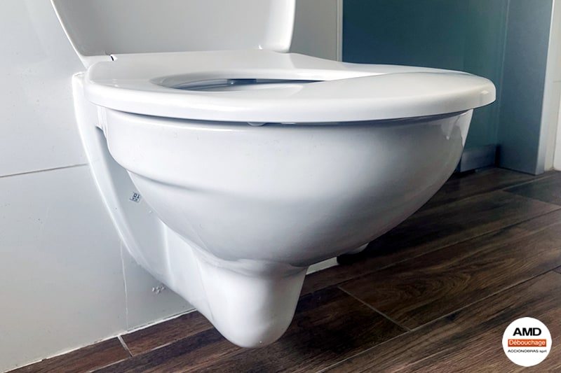 12 techniques utiles pour un débouchage toilettes bouchées 